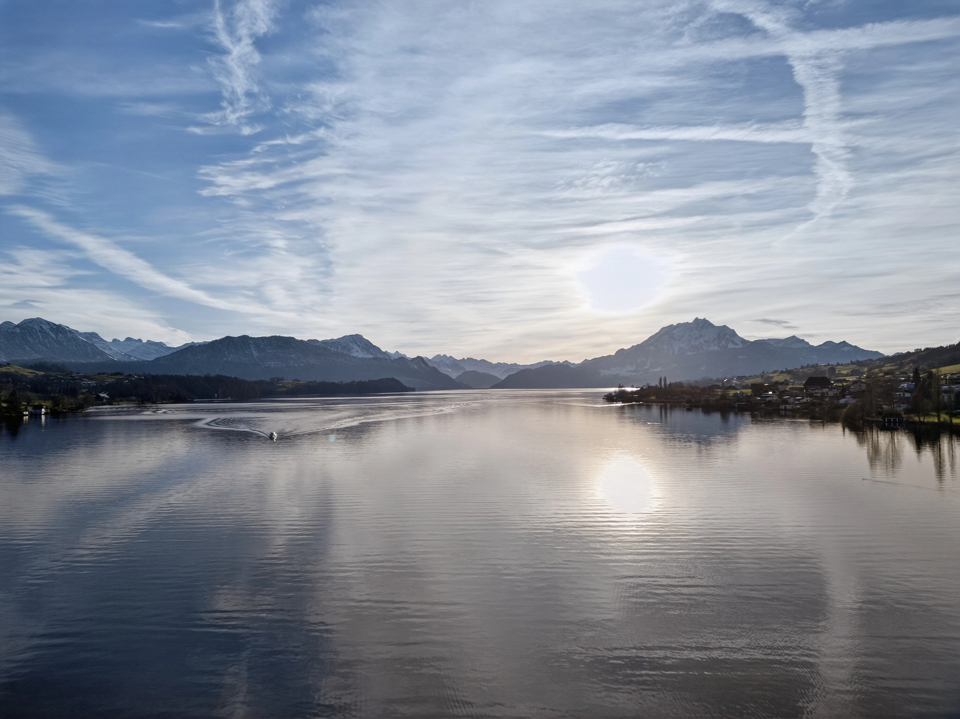 See- und Berglandschaft im Kanton Schwyz – Titelbild der Maklerseite Schwyz