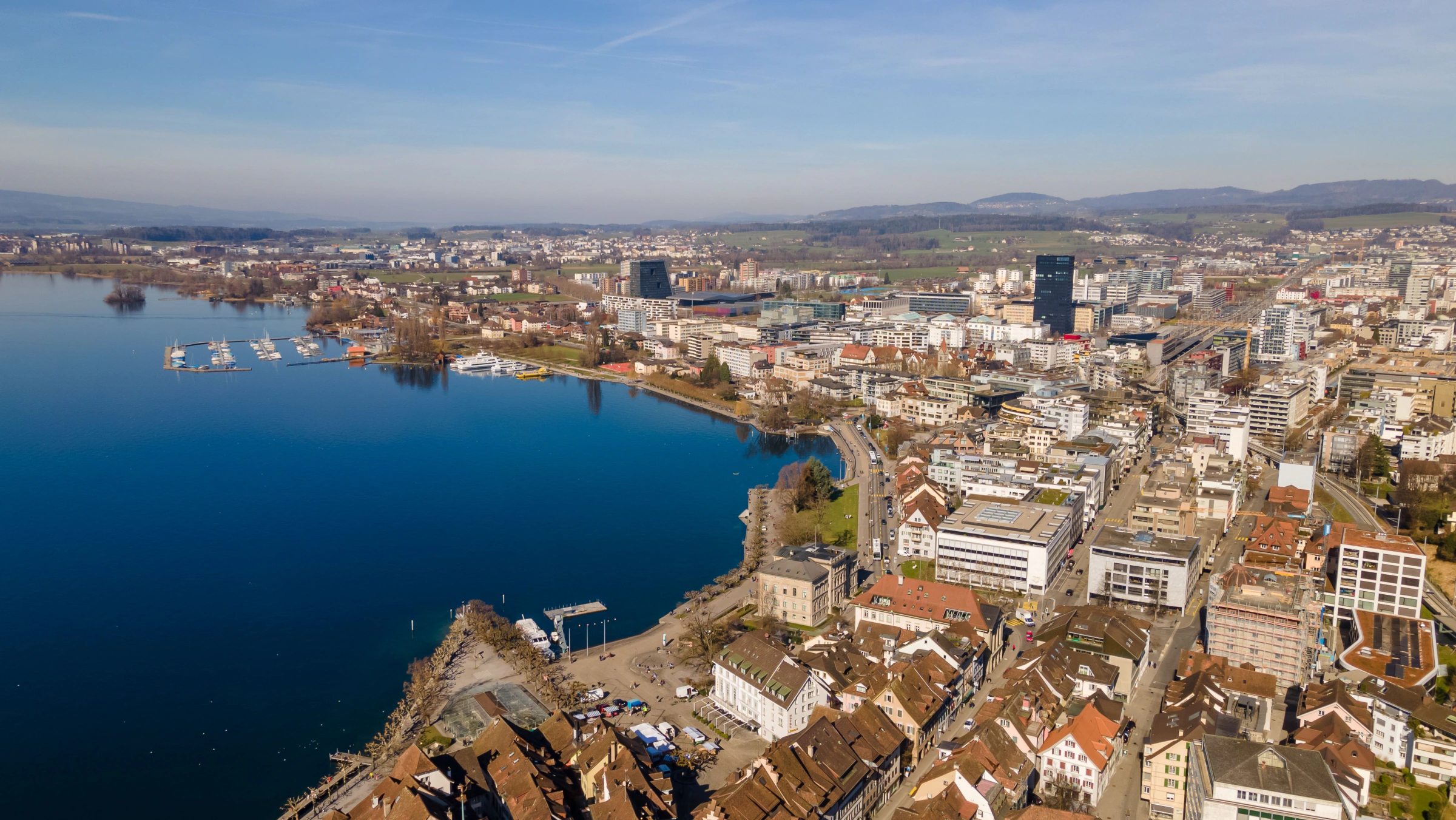 Blick auf die Stadt Zug am Zugersee – Titelbild der Maklerseite Zug